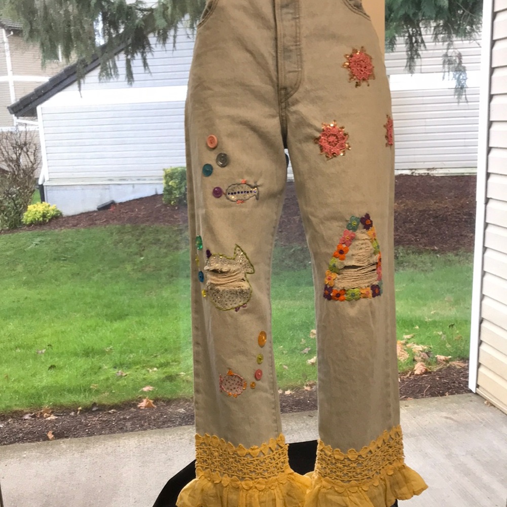 Women’s EUC LEVI STRAUS & Co. HANDCRAFTED, CROCHETED PATCHWORK LEVI Jeans Sz 29